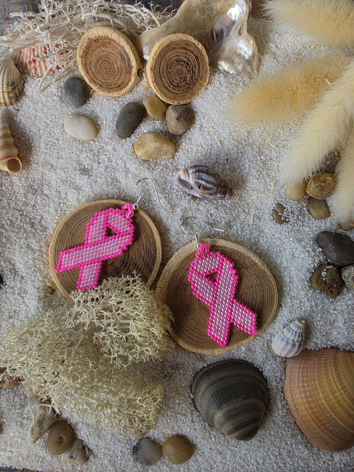 Boucles d’oreilles Octobre Rose avec ruban rose